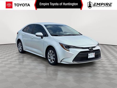 Used 2025 Toyota Corolla LE w/ Convenience Package FWD image 1