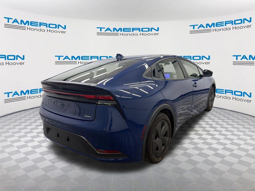Used 2024 Toyota Prius LE FWD image 5