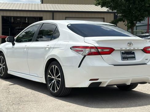 Certified 2018 Toyota Camry SE FWD image 9
