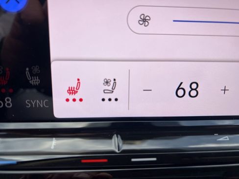 Used 2024 Volkswagen Atlas SEL AWD/4WD image 32