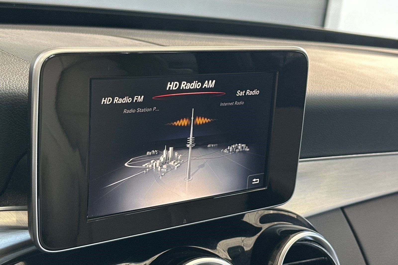 Used 2016 Mercedes-Benz C 300 Sedan image 23