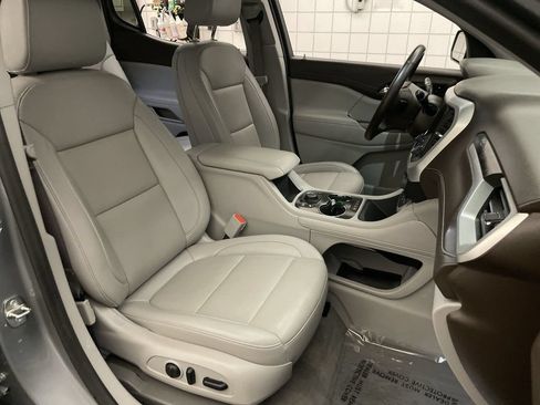 Used 2023 GMC Acadia SLT w/ Preferred Package FWD image 22