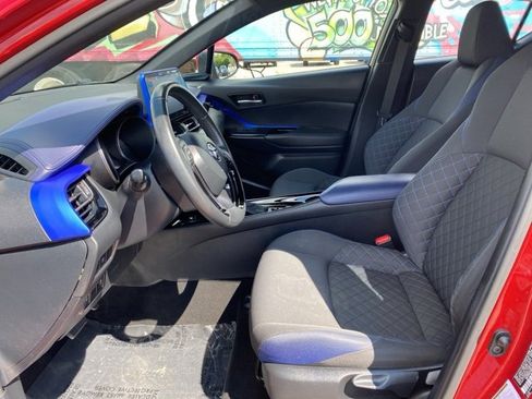 Used 2021 Toyota C-HR XLE image 9