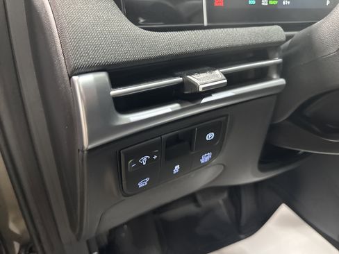 Used 2025 Hyundai Tucson Limited image 16