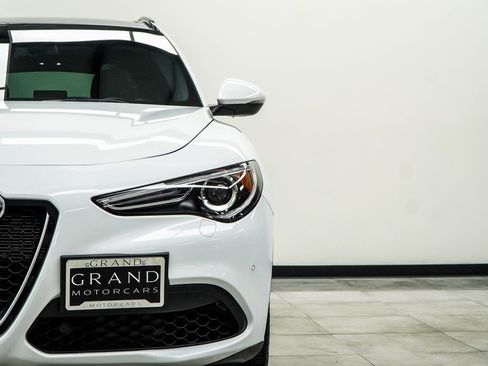 Used 2022 Alfa Romeo Stelvio Ti image 6