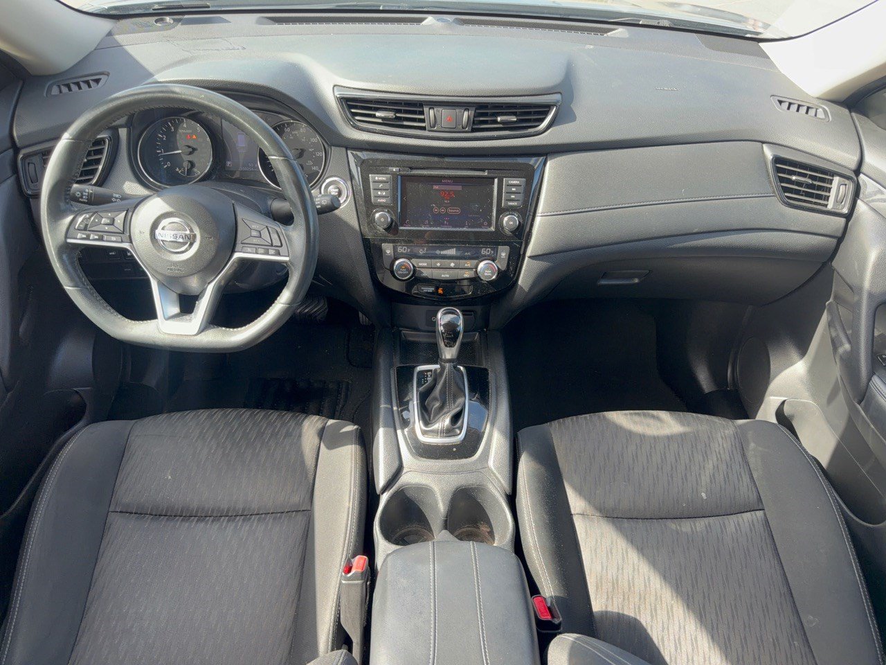 Used 2018 Nissan Rogue SV FWD image 17