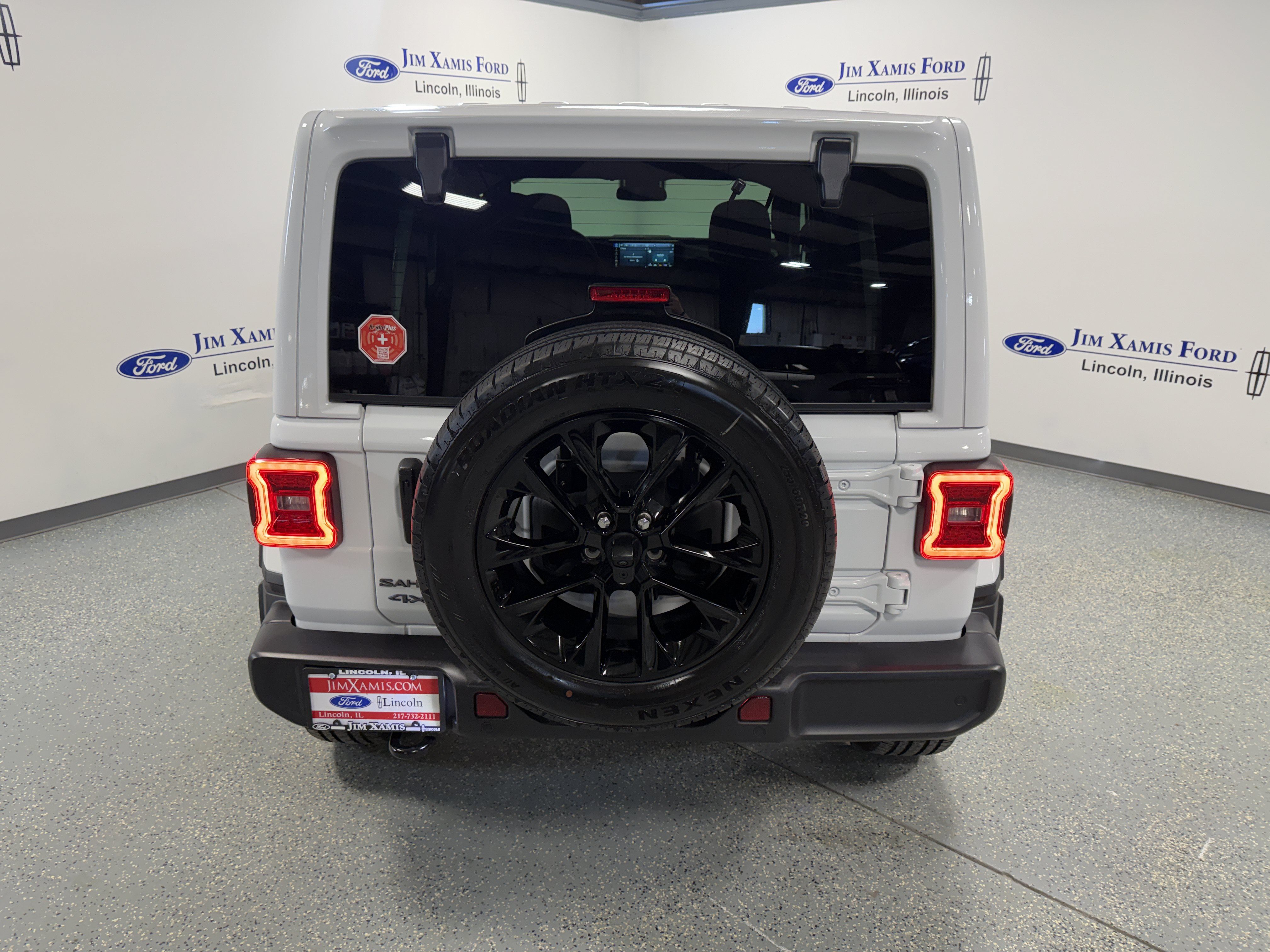 Used 2025 Jeep Wrangler Unlimited Sahara w/ Safety Group AWD/4WD image 5