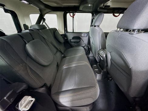 Used 2024 Jeep Wrangler Unlimited AWD/4WD image 18
