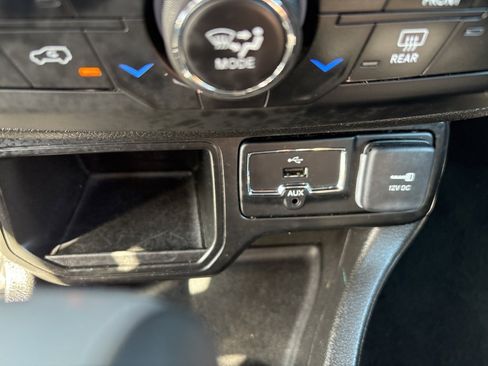 Used 2020 Jeep Renegade Latitude w/ Cold Weather Group image 17