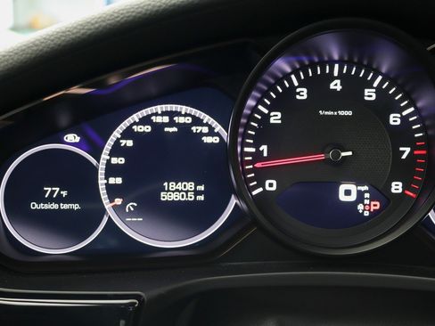 Used 2018 Porsche Panamera 4 AWD/4WD image 31