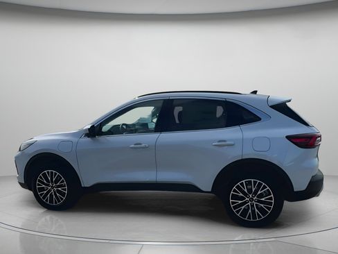 New 2026 Ford Escape PHEV w/ PHEV Premium Package image 18