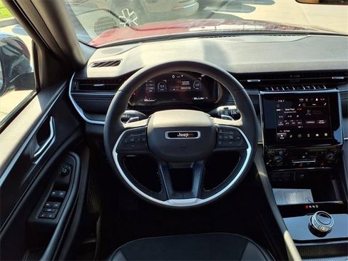 New 2025 Jeep Grand Cherokee L Altitude image 11