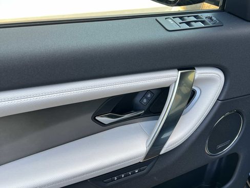 Used 2025 Land Rover Discovery Sport Dynamic SE image 15