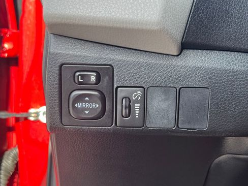 Used 2016 Toyota Corolla L image 17