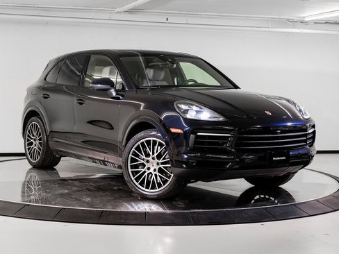 Certified 2022 Porsche Cayenne Platinum Edition image 9