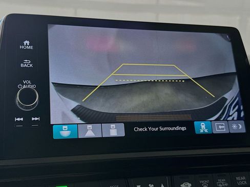 Used 2025 Honda Odyssey Touring image 16