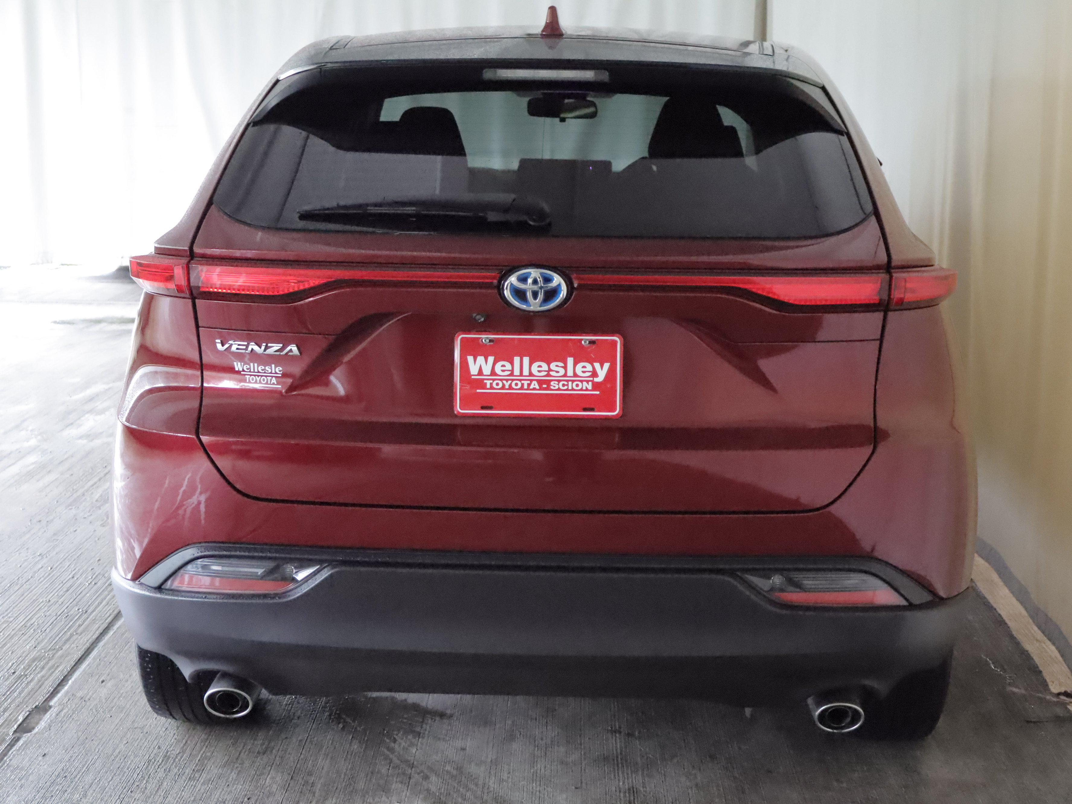 Used 2023 Toyota Venza LE AWD/4WD image 24