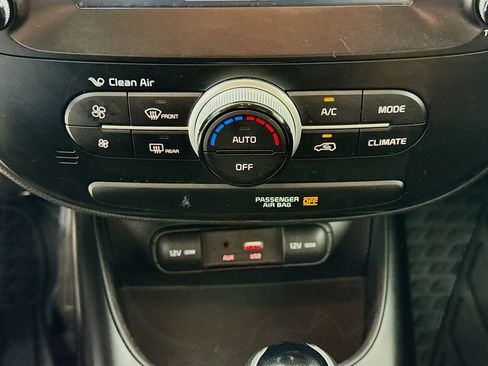 Used 2018 Kia Soul + FWD image 18