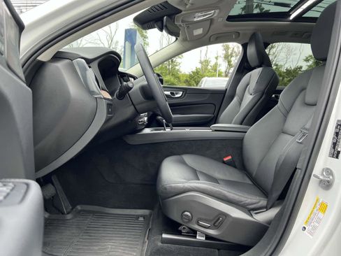 Used 2023 Volvo XC60 B5 Plus w/ Climate Package image 9
