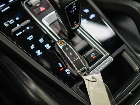 Used 2022 Porsche Cayenne Turbo image 25