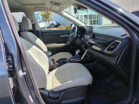Used 2023 Kia Seltos EX image 31
