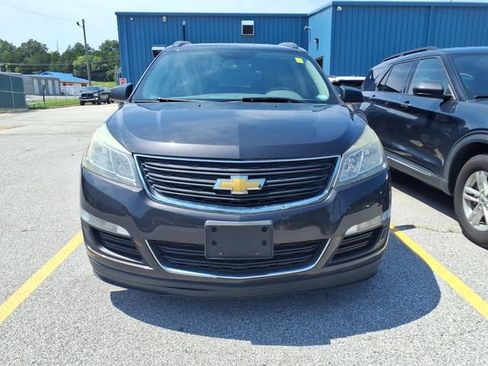 Used 2016 Chevrolet Traverse LS FWD image 2