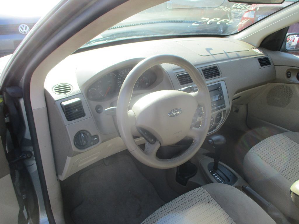 Used 2006 Ford Focus ZX4 Sedan FWD image 10