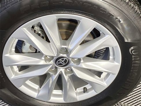 Used 2023 Toyota Corolla Cross LE image 29