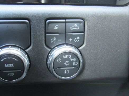 Used 2025 GMC Sierra 1500 SLT image 36