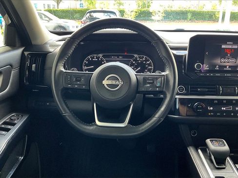 Used 2024 Nissan Pathfinder SV image 5