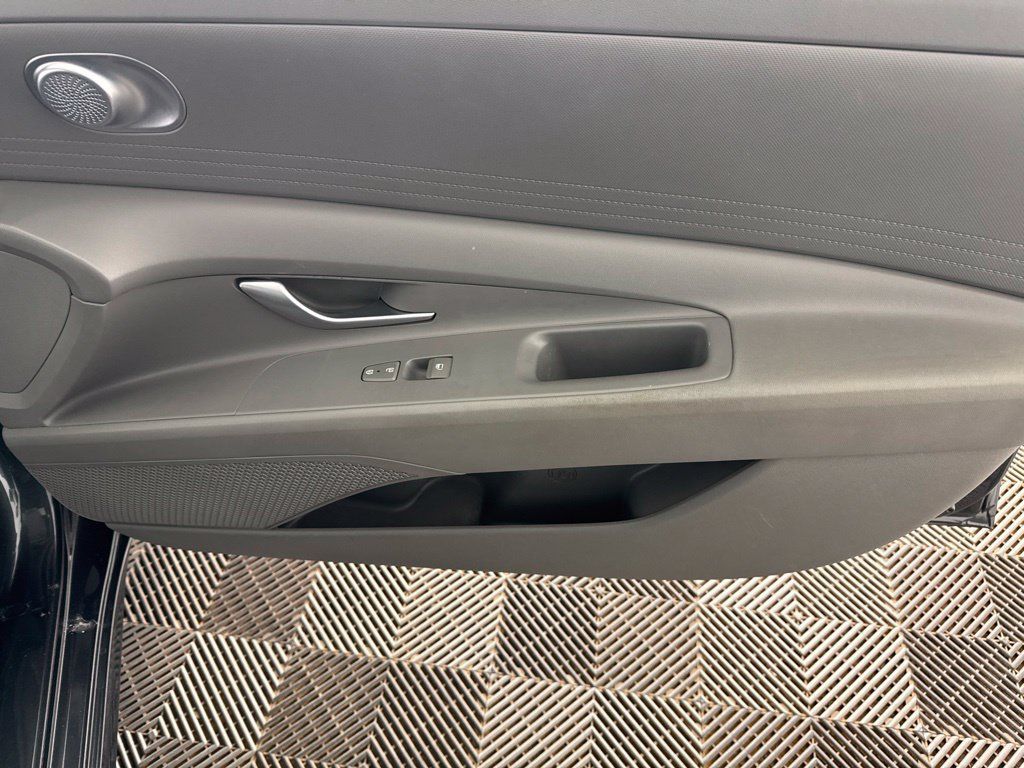 Used 2022 Hyundai Elantra SEL FWD image 21