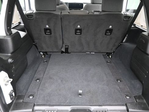 Used 2024 Jeep Wrangler Sport S image 13