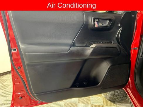 Used 2021 Toyota Tacoma TRD Sport w/ Technology Package image 12