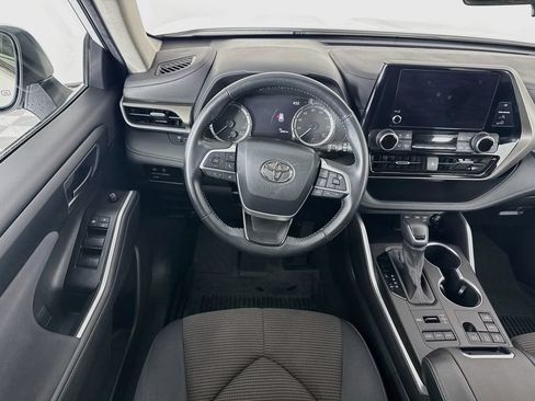 Used 2023 Toyota Highlander LE AWD/4WD image 21