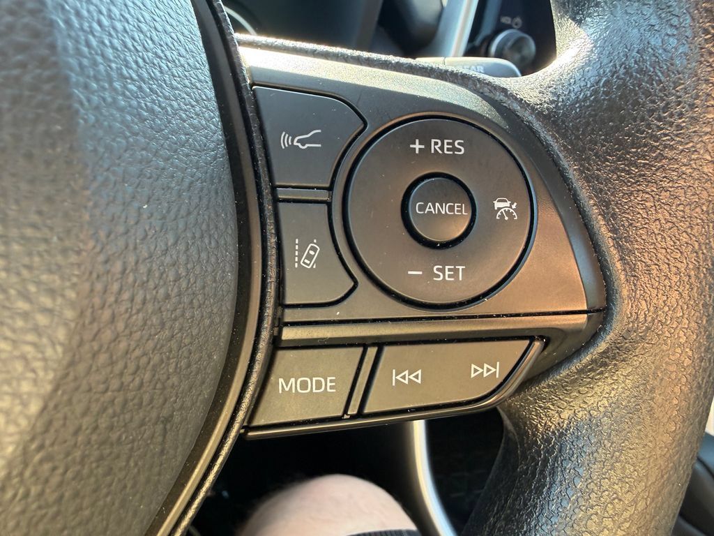 Used 2025 Toyota RAV4 XLE FWD image 20