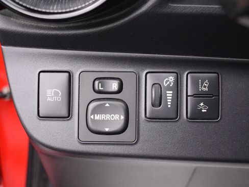 Used 2018 Toyota Prius C Two FWD image 15