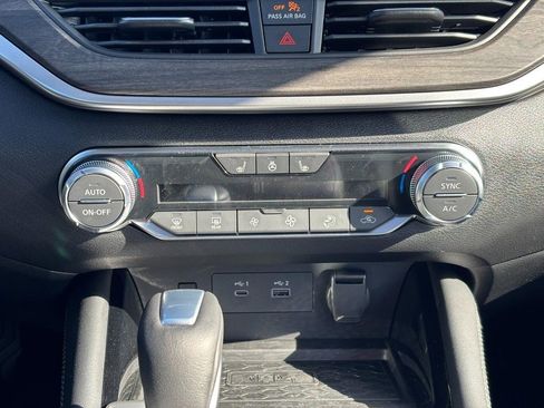 New 2025 Nissan Altima 2.5 SL image 9