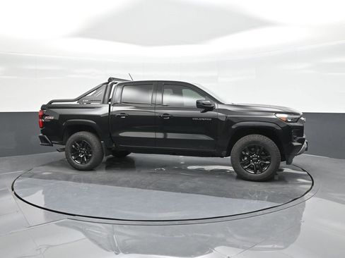 Used 2025 Chevrolet Colorado Z71 w/ Midnight Edition image 17