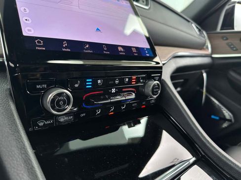 New 2025 Jeep Grand Cherokee Summit image 34