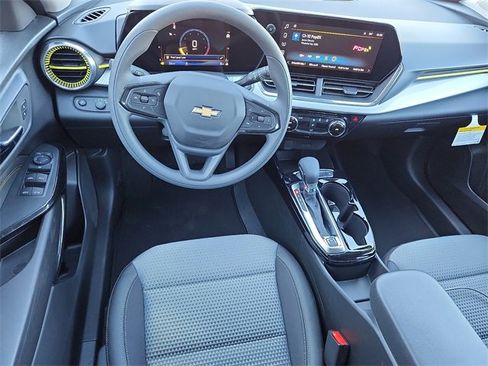 New 2026 Chevrolet Trax LT image 8