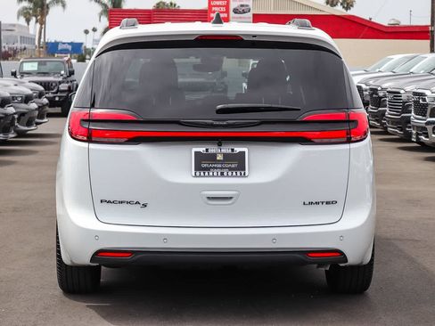 New 2026 Chrysler Pacifica Limited w/ S Appearance Package FWD image 5