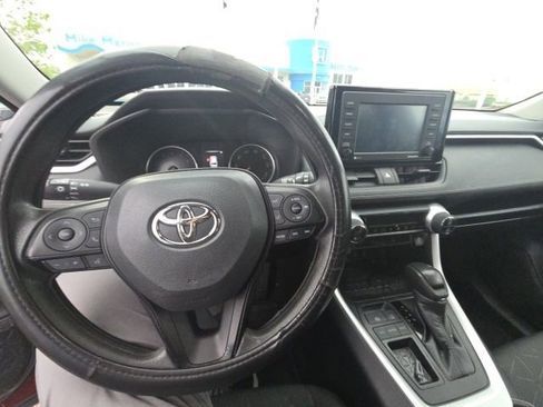 Used 2022 Toyota RAV4 XLE FWD image 7