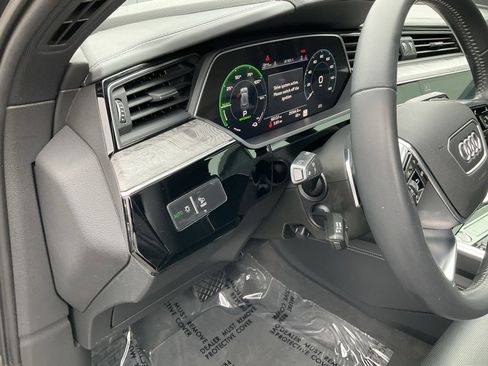 Used 2019 Audi e-tron Prestige w/ Prestige Package image 19