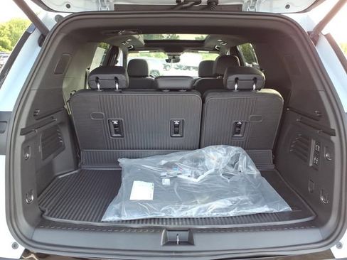 New 2026 Chevrolet Traverse High Country w/ LPO, Floor Liner Package AWD/4WD image 12