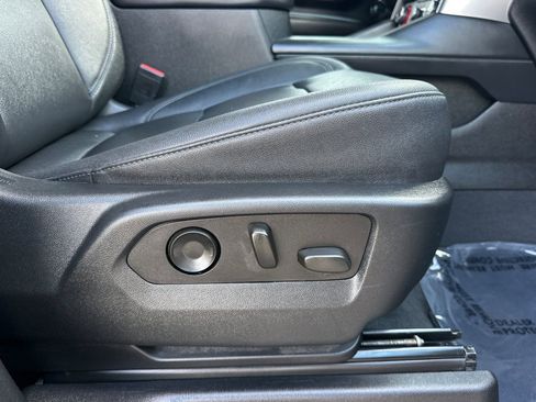 Used 2022 Chevrolet Suburban Z71 image 25