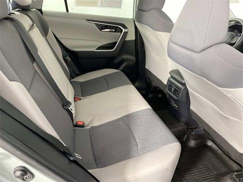 Used 2021 Toyota RAV4 XLE w/ Convenience Package image 12