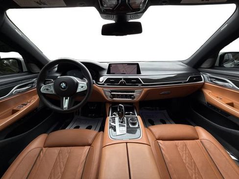 Used 2020 BMW 750i xDrive w/ Executive Package AWD/4WD image 32