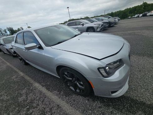 Used 2022 Chrysler 300 Touring L RWD image 3