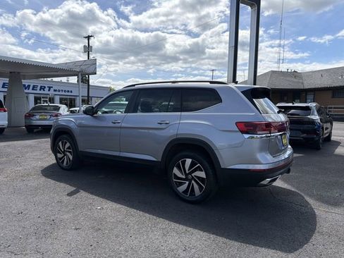 Used 2024 Volkswagen Atlas SE AWD/4WD image 3
