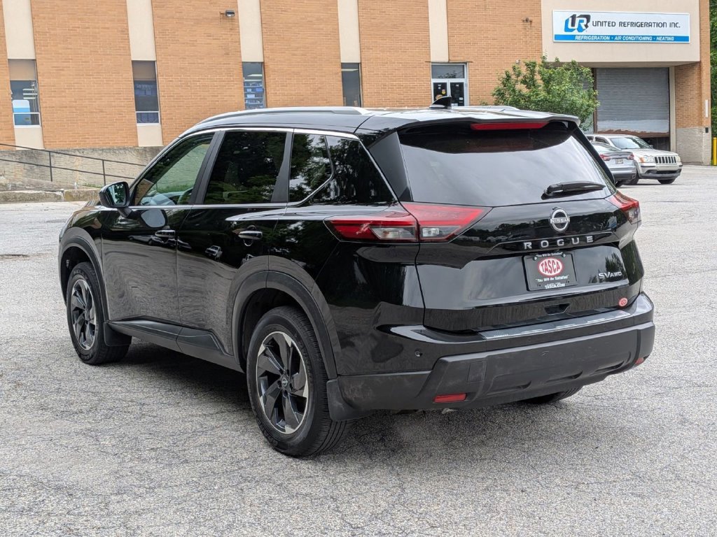 Used 2024 Nissan Rogue SV w/ SV Premium Package AWD/4WD image 8